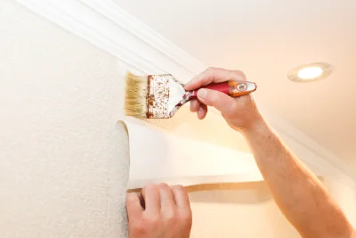 Pose de papier peint à Aulx-lès-Cromary — revêtements muraux et toiles de verre